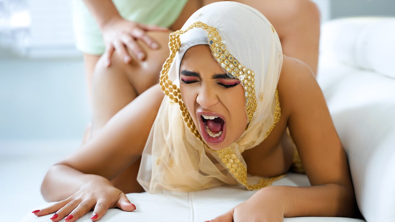 Muslim hussy bends, takes thick cock in her rear.