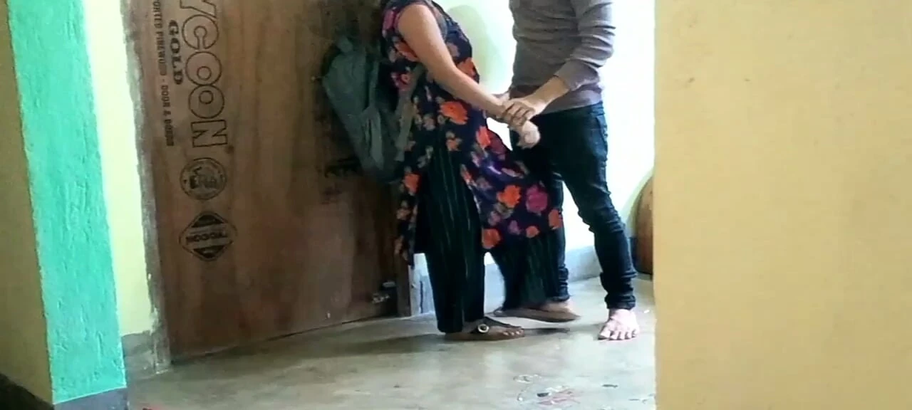 Cumslut in tutoring video, chatting with pal, gets frisky, breaks all rules.